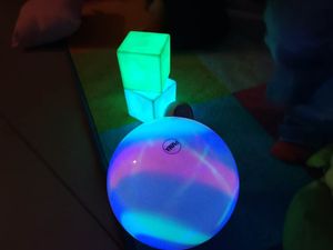 Espace Snoezelen objets lumineux proposés lors d'un atelier au RPE de Brétigny-sur-Orge