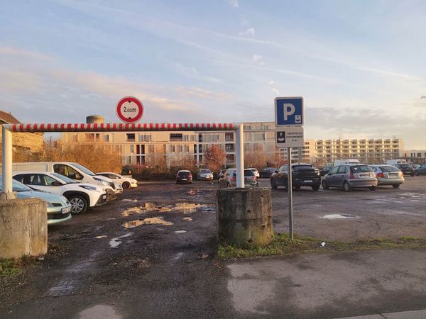Parking des Aromatiques gratuit à 5 minutes à pied de l’accueil à Brétigny-sur-Orge